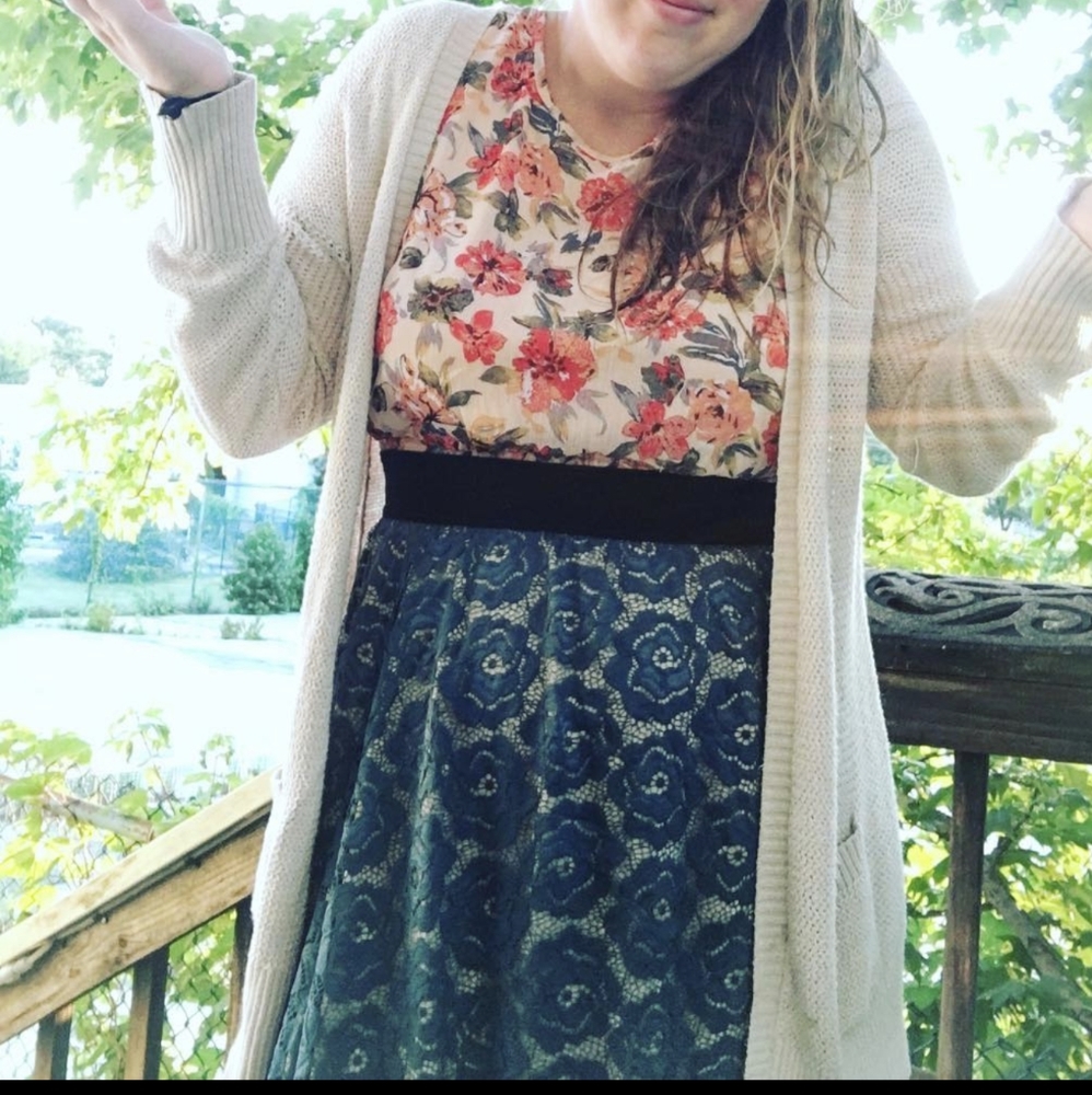 Turquoise Lace Skirt‎
